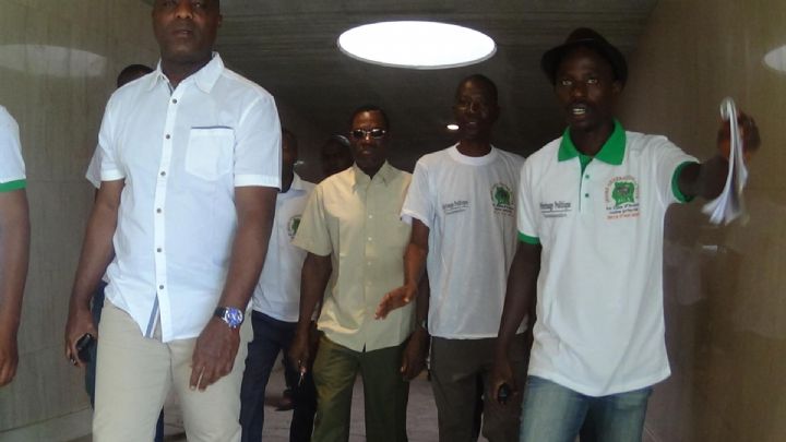 Pèlerinage politique: Krémitcha et la Jeune génération active se sont recueillis sur la tombe du père de la nation